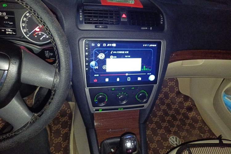 Used Skoda Octavia 2010 1.4 TSI Manual Yijun Edition Audio And AC Panel