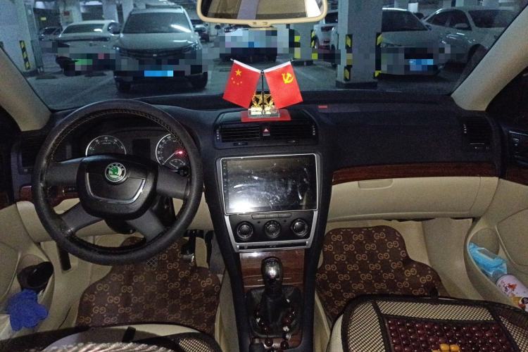 Used Skoda Octavia 2010 1.4 TSI Manual Yijun Edition Center Console
