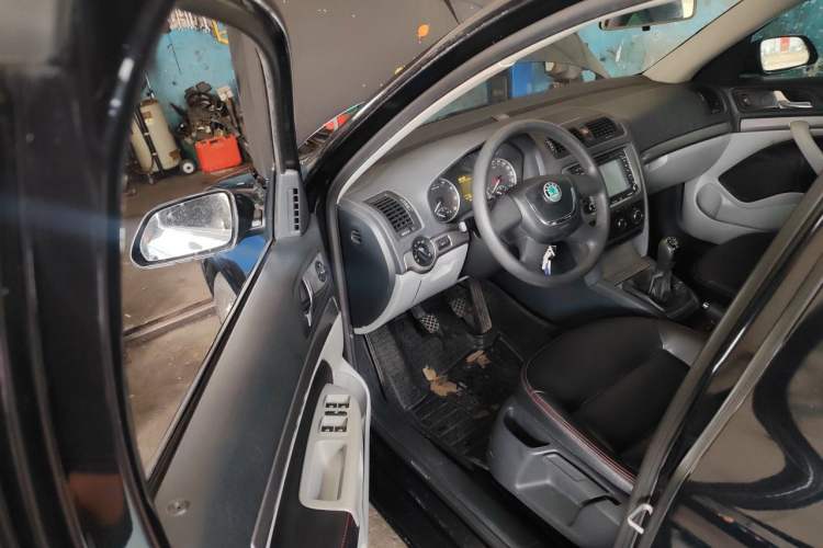 Used Skoda Octavia 2010 1.6L Manual Eado Edition Driver Seat