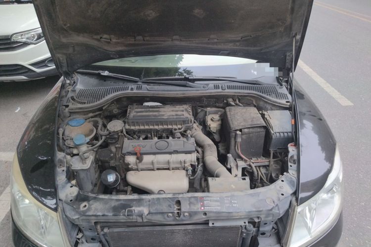 Used Skoda Octavia 2010 1.6L Manual - Yijun Version Engine Bay