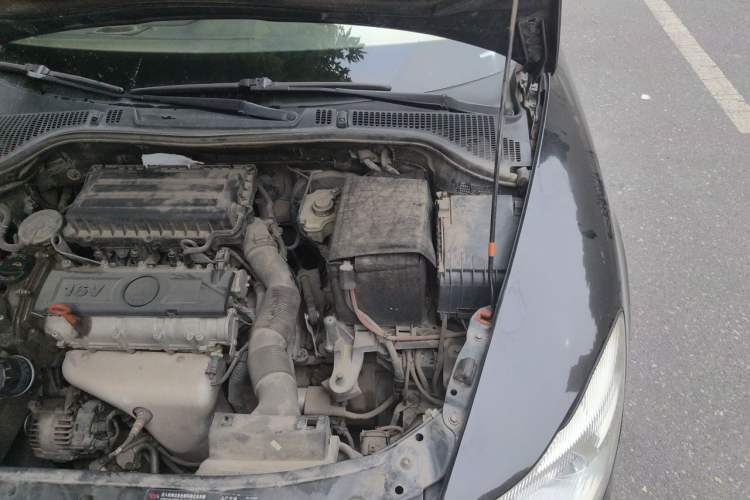 Used Skoda Octavia 2010 1.6L Manual - Yijun Version Engine Bay Left