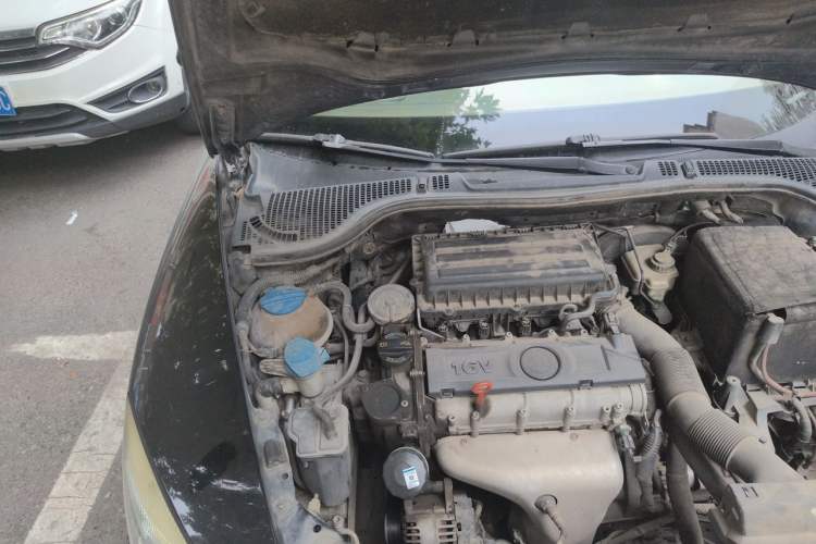 Used Skoda Octavia 2010 1.6L Manual - Yijun Version Engine Bay Right