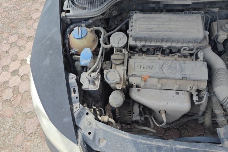 Used Skoda Octavia 2010 1.6L Automatic Yijun Edition Engine Bay Right