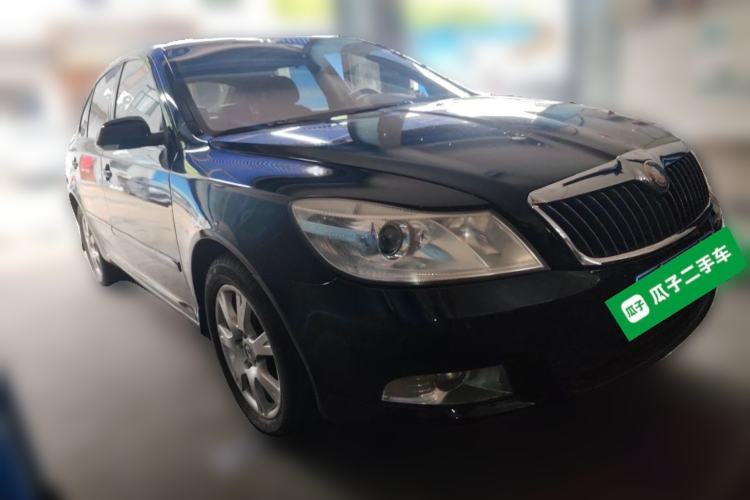 Used Skoda Octavia 2010 1.6L Manual Eado Edition Front Right 45 Deg