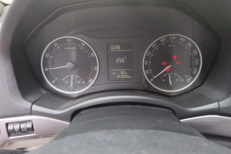 Used Skoda Octavia 2010 1.6L Manual - Yijun Version Odometer Close Up