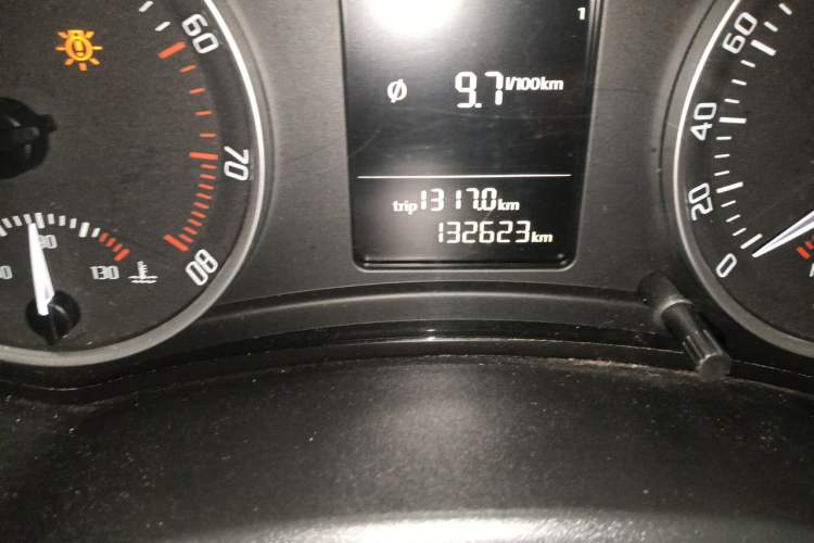 Used Skoda Octavia 2010 1.6L Manual - Yijun Version Odometer Close Up