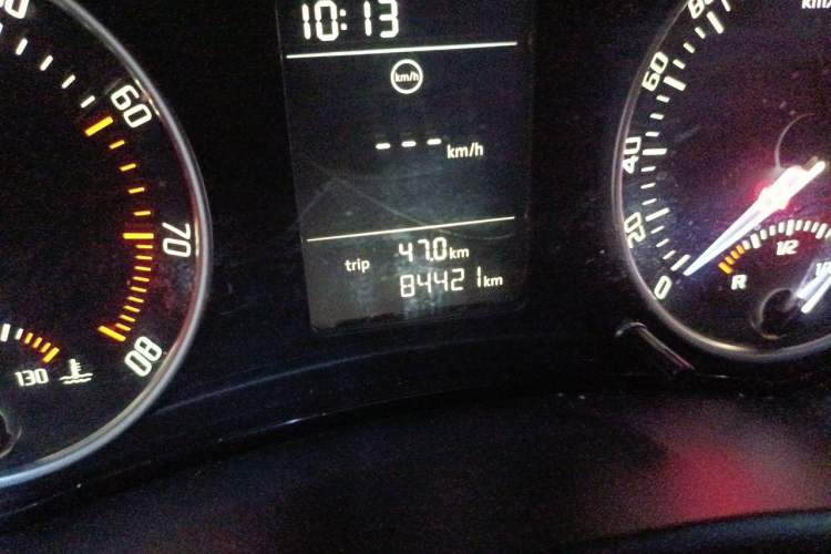 Used Skoda Octavia 2010 1.4 TSI Manual Yijun Edition Odometer Close Up