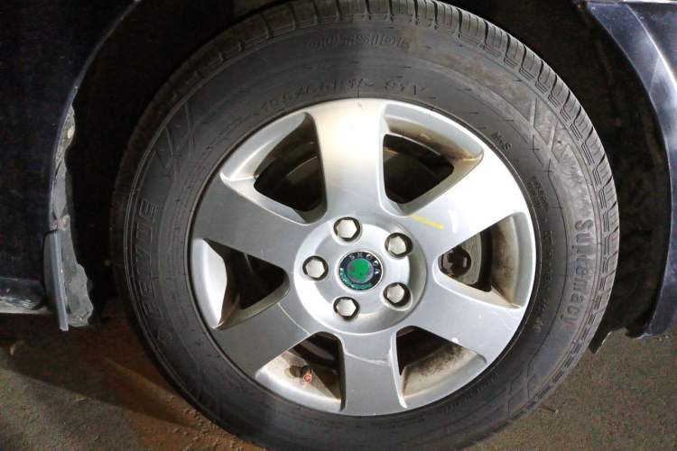 Used Skoda Octavia 2010 1.6L Manual - Yijun Version Right Front Wheel Hub