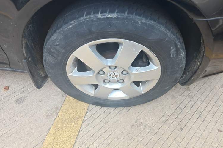 Used Skoda Octavia 2010 1.6L Automatic Eado Edition Right Front Wheel Hub