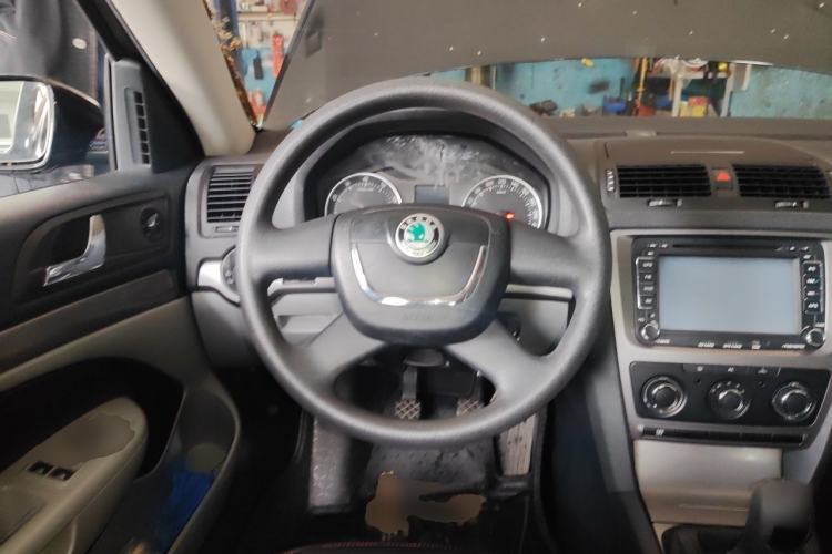 Used Skoda Octavia 2010 1.6L Manual Eado Edition Steering Wheel