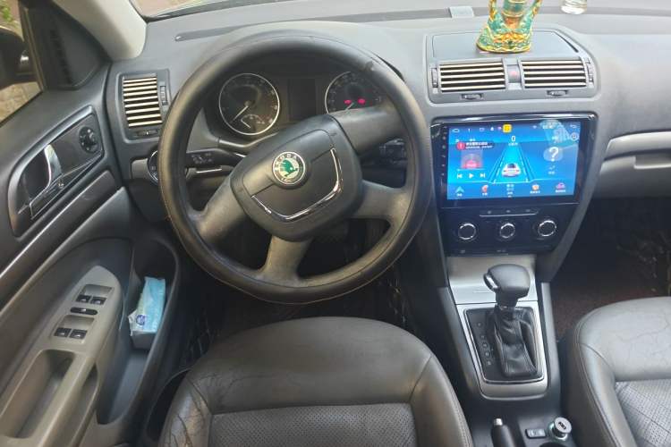Used Skoda Octavia 2010 1.6L Automatic Eado Edition Steering Wheel