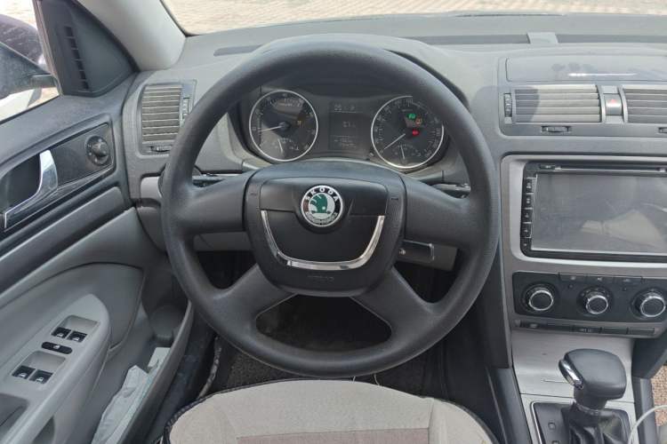 Used Skoda Octavia 2010 1.6L Automatic Yijun Edition Steering Wheel