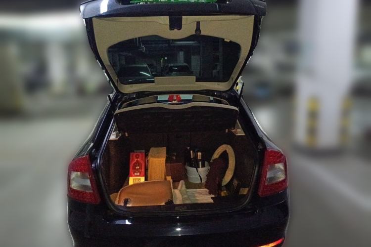 Used Skoda Octavia 2010 1.4 TSI Manual Yijun Edition Trunk