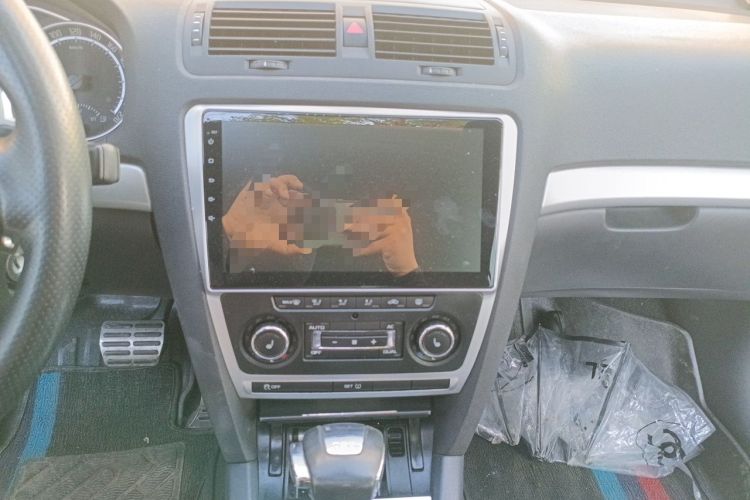 Used Skoda Octavia 2010 2.0 TSI RS Audio And AC Panel
