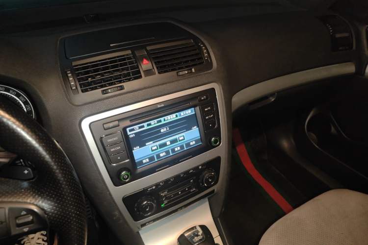 Used Skoda Octavia 2010 2.0 TSI RS Audio And AC Panel