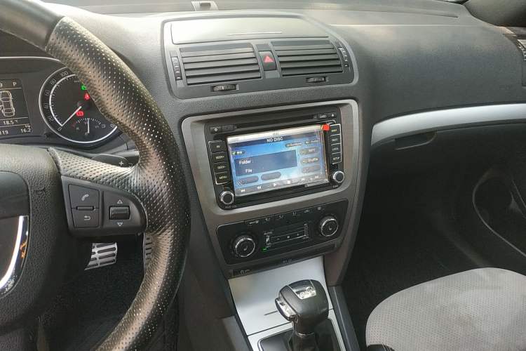 Used Skoda Octavia 2010 2.0 TSI RS Audio And AC Panel