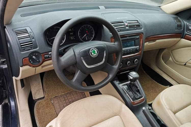 Used Skoda Octavia 2010 1.8TSI DSG Yijun Edition Center Console