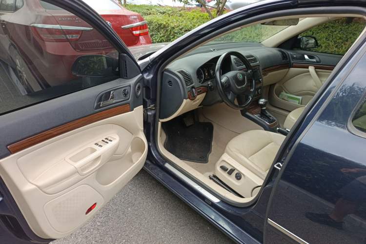 Used Skoda Octavia 2010 1.4TSI DSG Elegance Edition Driver Seat