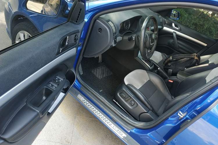 Used Skoda Octavia 2010 2.0 TSI RS Driver Seat