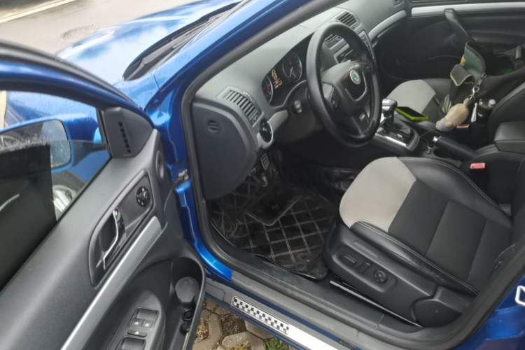 Used Skoda Octavia 2010 2.0 TSI RS Driver Seat