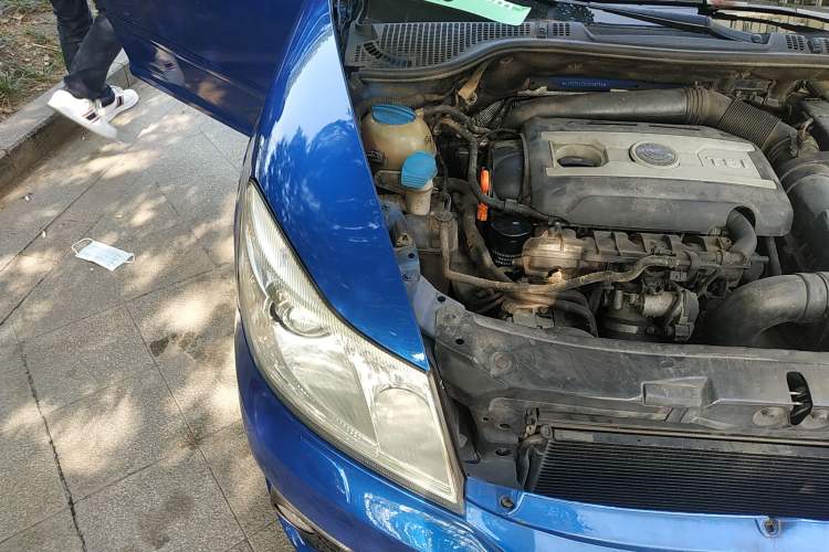 Used Skoda Octavia 2010 2.0 TSI RS Engine Bay Right