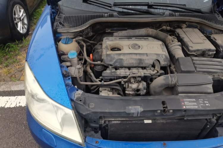 Used Skoda Octavia 2010 2.0 TSI RS Engine Bay Right