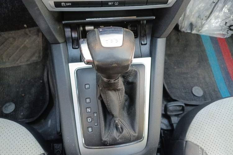 Used Skoda Octavia 2010 2.0 TSI RS Gear Lever