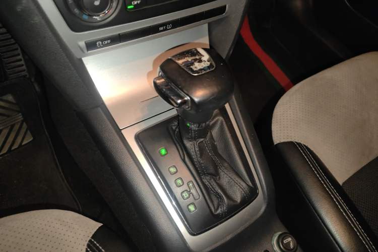 Used Skoda Octavia 2010 2.0 TSI RS Gear Lever