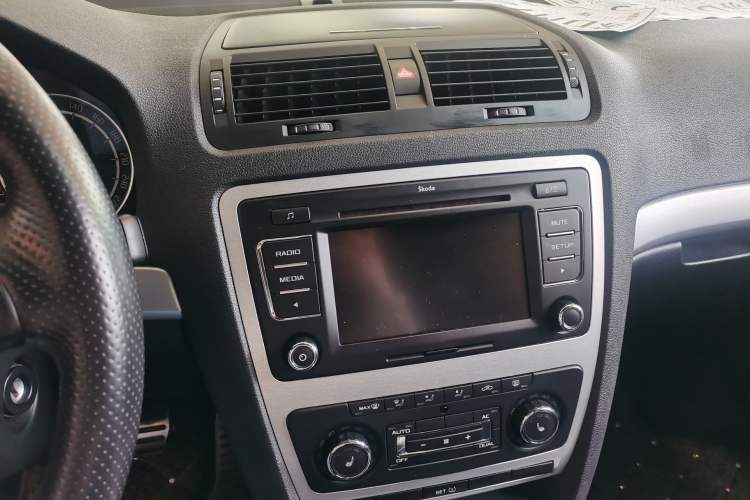 Used Skoda Octavia 2010 2.0 TSI RS Interior 2