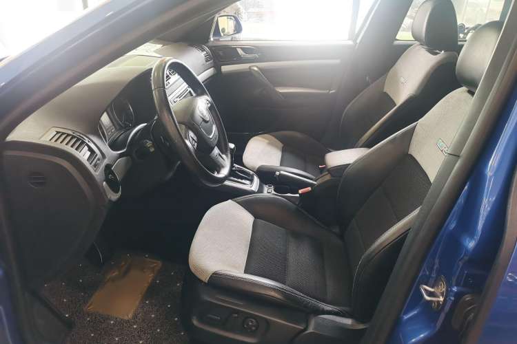 Used Skoda Octavia 2010 2.0 TSI RS Interior 4