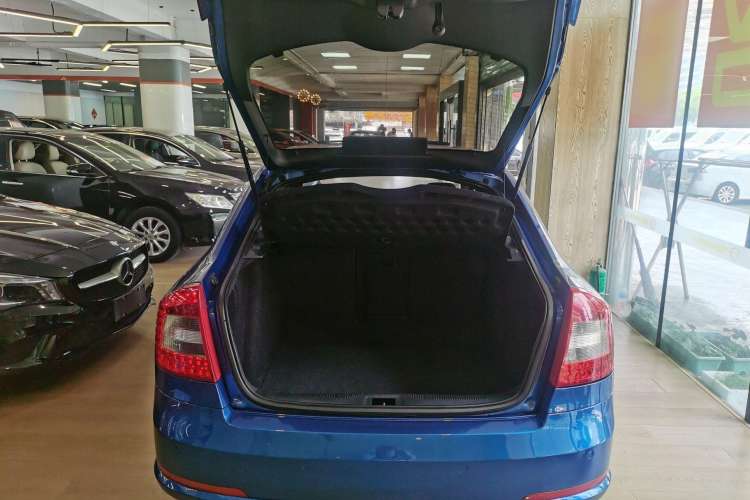 Used Skoda Octavia 2010 2.0 TSI RS Interior 6
