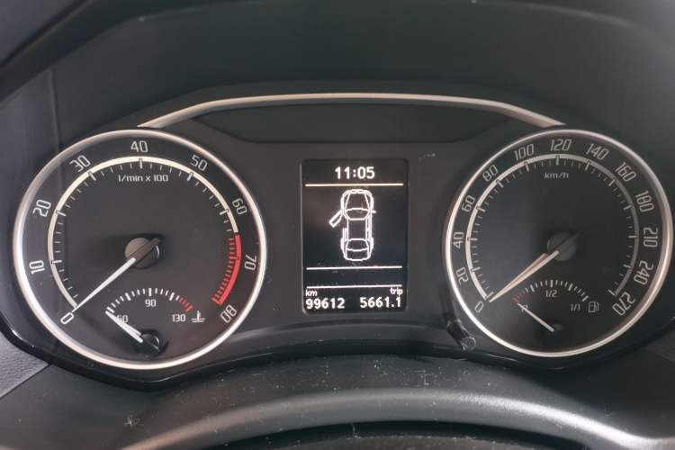 Used Skoda Octavia 2010 2.0 TSI RS Odometer Close Up