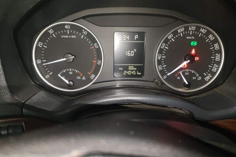 Used Skoda Octavia 2010 1.6L Automatic Yijun Edition Odometer Close Up