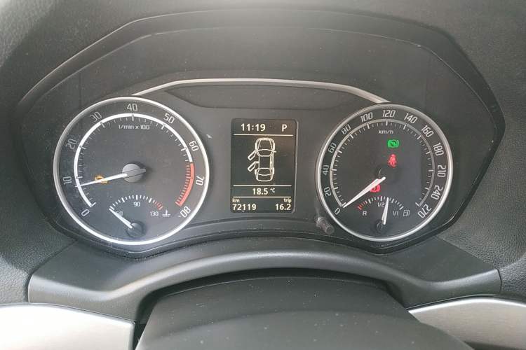 Used Skoda Octavia 2010 2.0 TSI RS Odometer Close Up