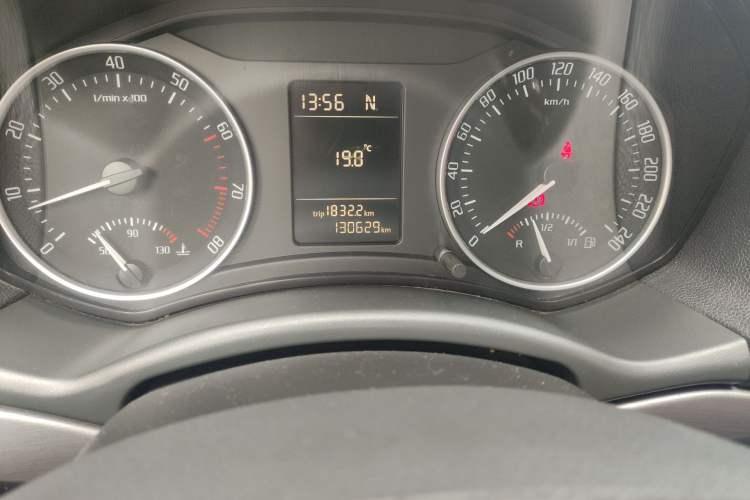 Used Skoda Octavia 2010 1.4TSI DSG Yijun Edition Odometer Close Up