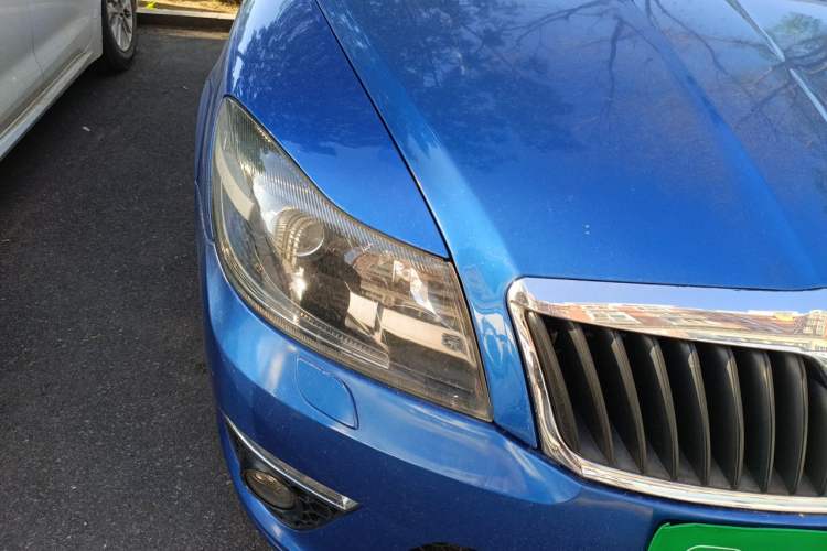 Used Skoda Octavia 2010 2.0 TSI RS Right Front Headlight