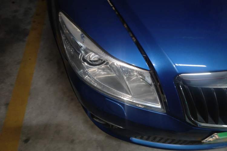 Used Skoda Octavia 2010 2.0 TSI RS Right Front Headlight