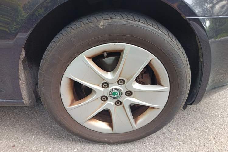 Used Skoda Octavia 2010 1.4TSI DSG Elegance Edition Right Front Wheel Hub