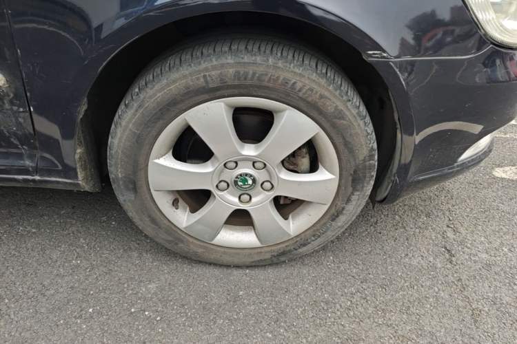 Used Skoda Octavia 2010 1.8TSI DSG Yijun Edition Right Front Wheel Hub