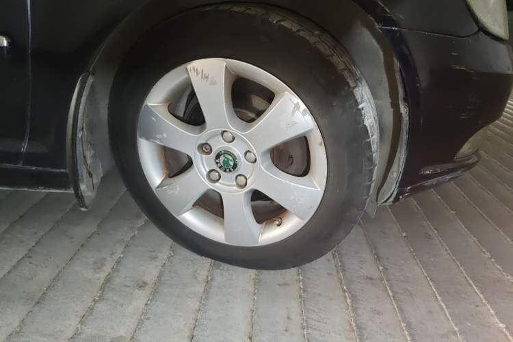 Used Skoda Octavia 2010 1.6L Automatic Yijun Edition Right Front Wheel Hub