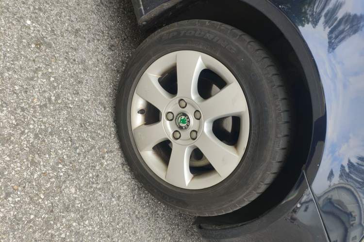 Used Skoda Octavia 2010 1.4TSI DSG Yijun Edition Right Front Wheel Hub