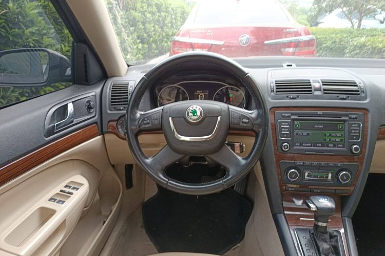 Used Skoda Octavia 2010 1.4TSI DSG Elegance Edition Steering Wheel
