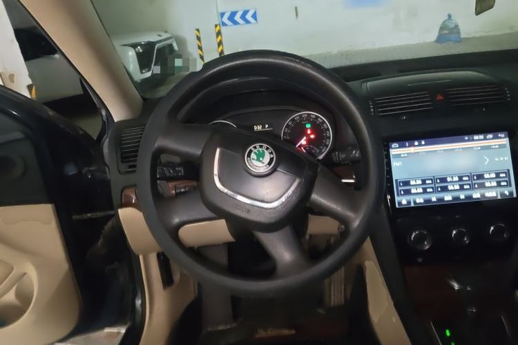 Used Skoda Octavia 2010 1.6L Automatic Yijun Edition Steering Wheel