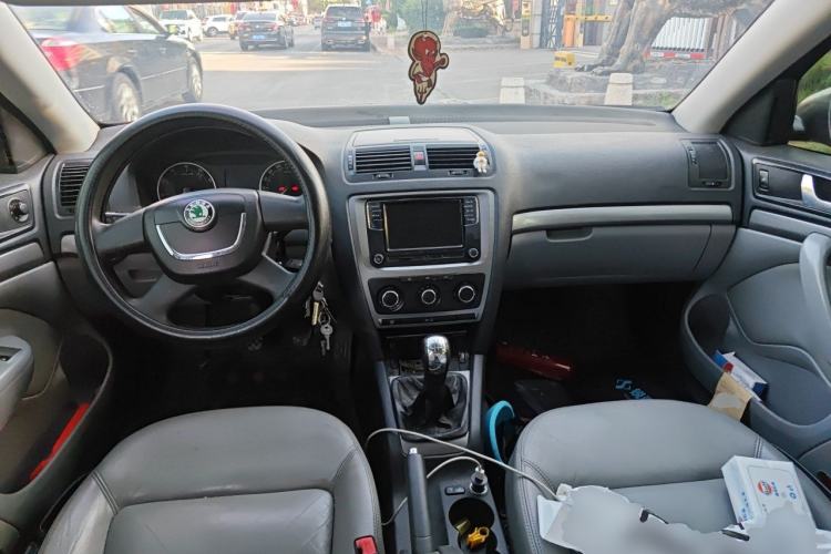 Used Skoda Octavia 2010 1.6L Manual - Yijun Version Center Console