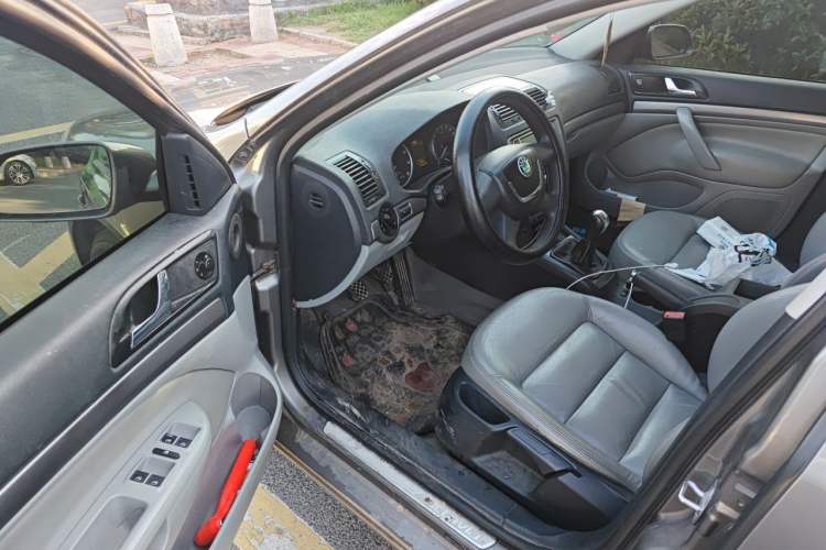 Used Skoda Octavia 2010 1.6L Manual - Yijun Version Driver Seat