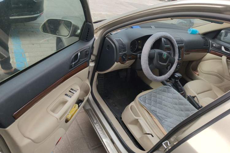 Used Skoda Octavia 2010 1.6L Automatic Yijun Edition Driver Seat