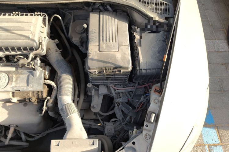 Used Skoda Octavia 2010 1.6L Automatic Yijun Edition Engine Bay Left