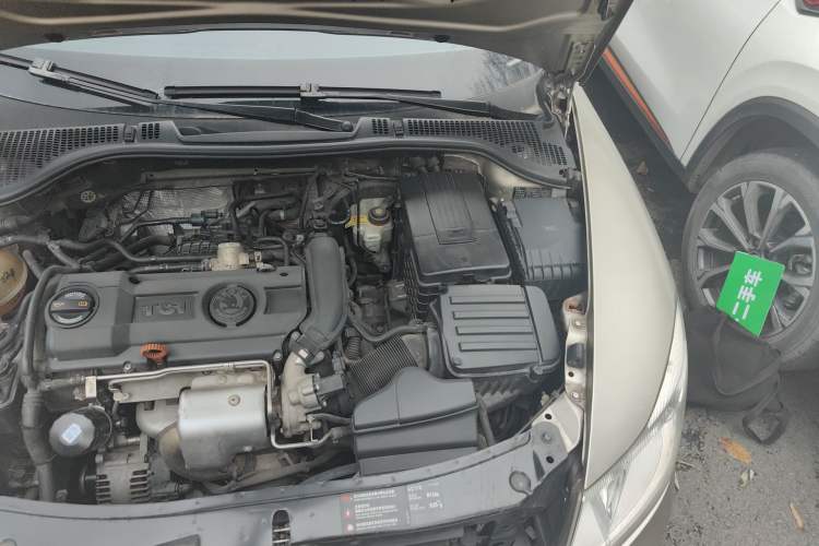 Used Skoda Octavia 2010 1.4TSI DSG Yijun Edition Engine Bay Left