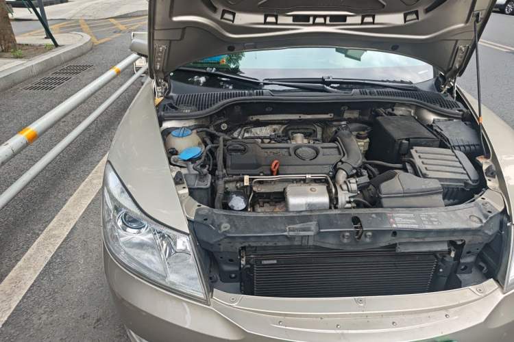 Used Skoda Octavia 2010 1.4 TSI Manual Yijun Edition Engine Bay Right