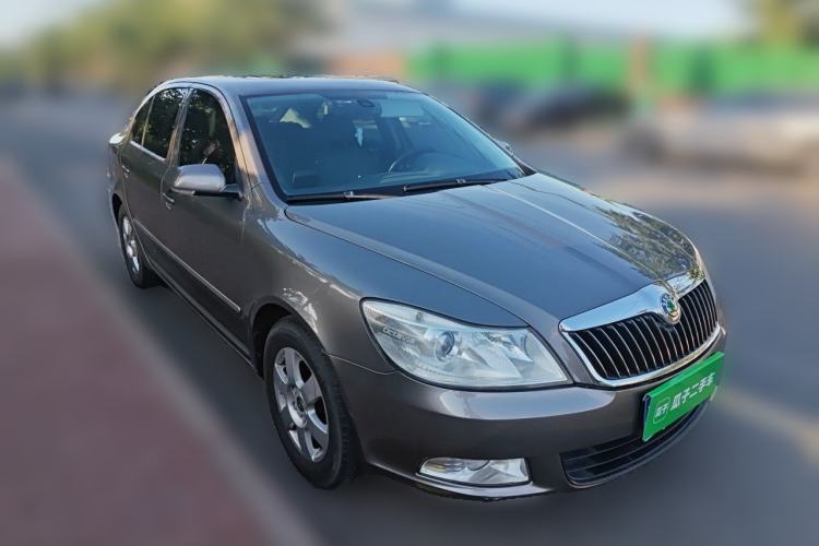 Used Skoda Octavia 2010 1.6L Manual - Yijun Version Front Right 45 Deg